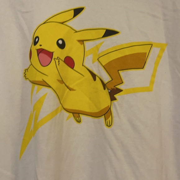 Welovefine presents Pokémon Pikachu with Lightening Bolt Large Men’s T-Shirt - Picture 2 of 4
